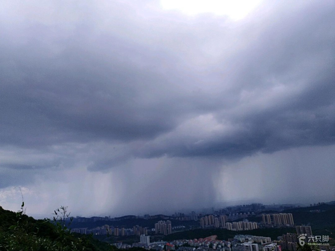 下雨高山风景视频下载软件-(下雨高山风景视频下载软件大全)