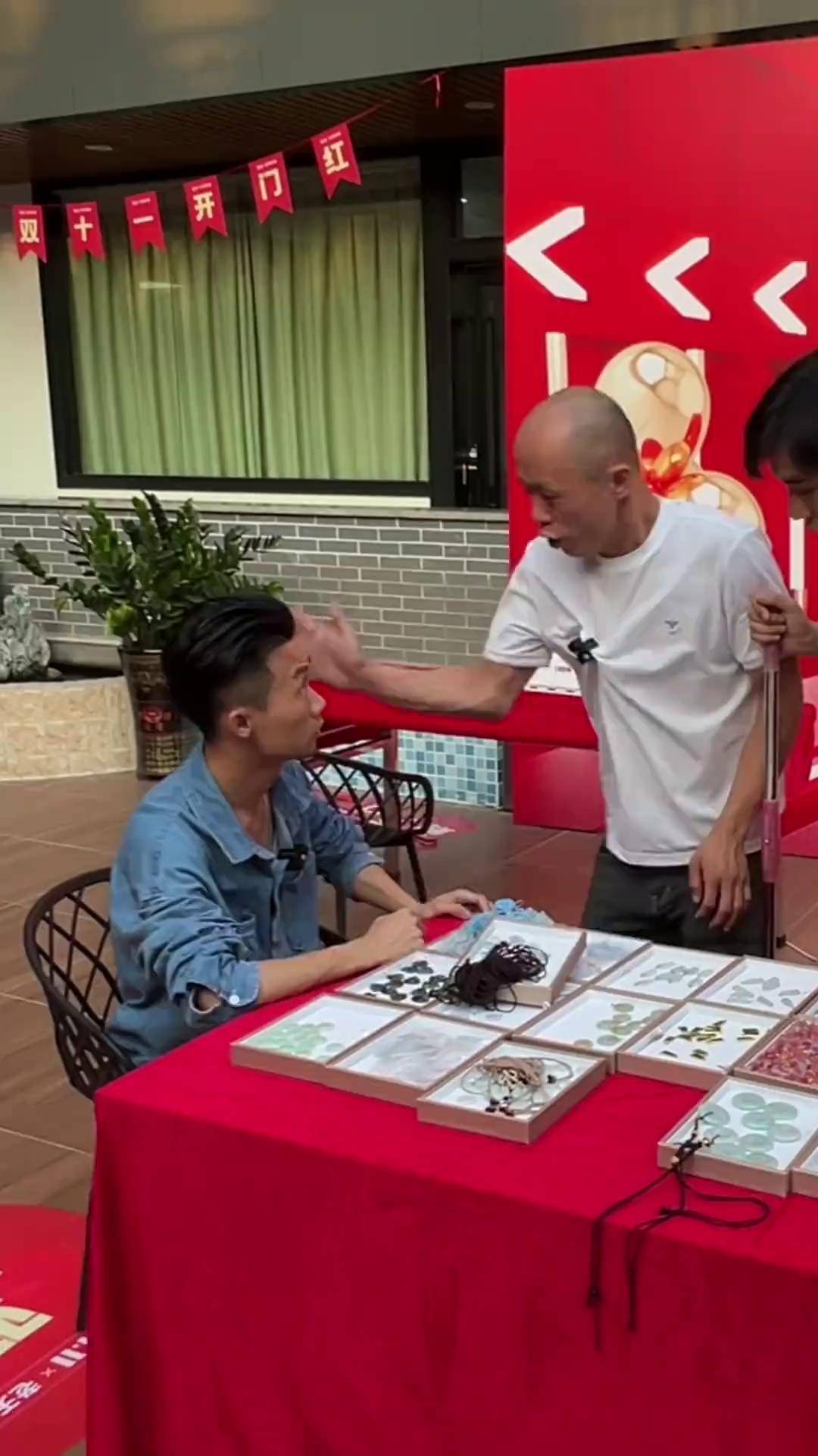 包含老吴直播化妆视频大全下载的词条