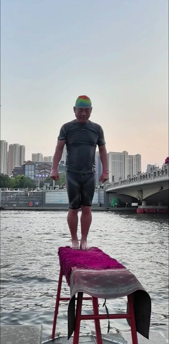 跳水冠军大爷视频播放下载_(跳水冠军大爷视频播放下载安装)